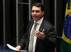 Imagem ilustrativa da imagem Flávio Bolsonaro ataca Anielle com palavrão em sessão do Senado