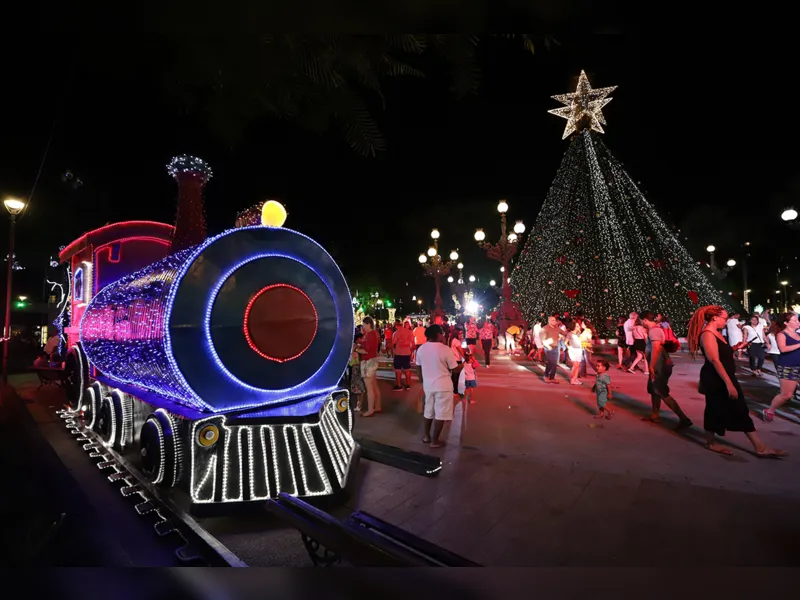 "A cidade se transforma", diz ACM Neto sobre decoração de Natal