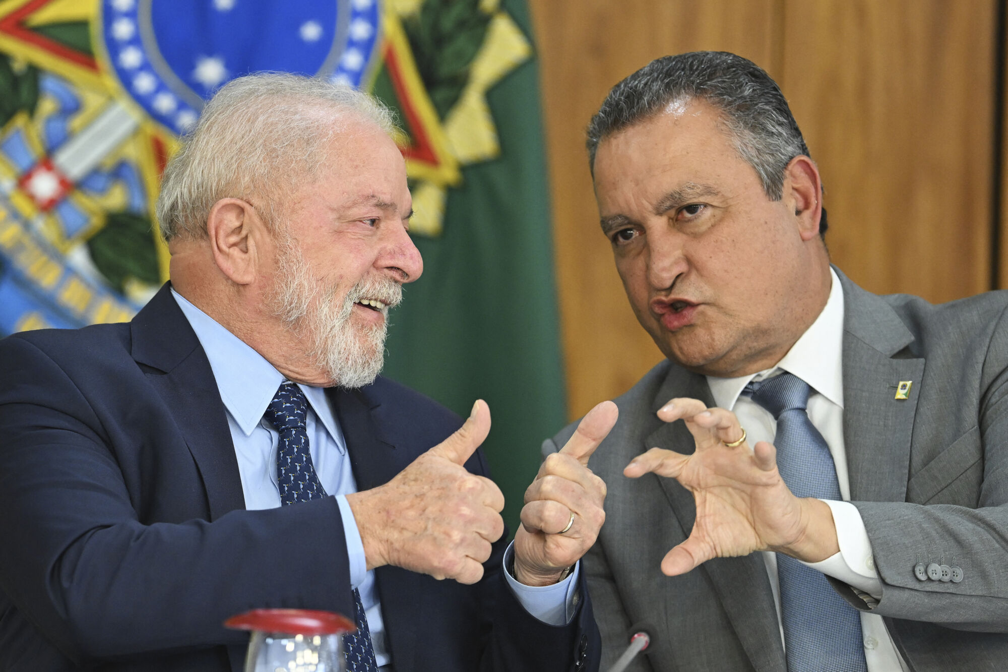 Lula busca medidas para despolitizar Forças Armadas | A TARDE