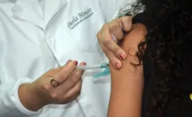Imagem ilustrativa da imagem Doses da vacina contra a dengue esgotam em Salvador e Feira de Santana