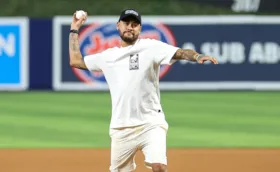 Imagem ilustrativa da imagem Em Miami, Neymar realiza arremesso inicial em jogo de beisebol