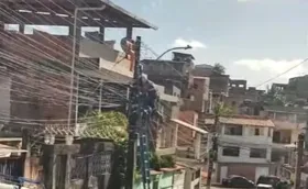 Imagem ilustrativa da imagem Vídeo: Eletricista recebe descarga elétrica na Suburbana