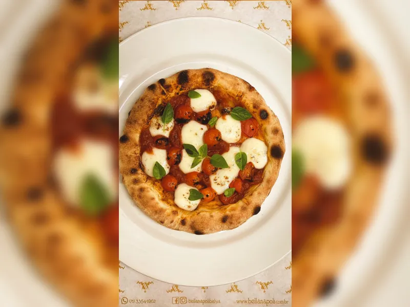 A verdadeira pizza napolitana deve ser feita com farinha, fermento natural, ou levedura de cerveja, água e sal